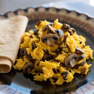 Huevos Al Gusto con 2 tortillas Keto