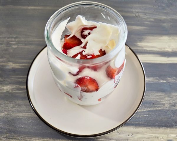 Fresas con Crema NO KETO CON AZUCAR 200g